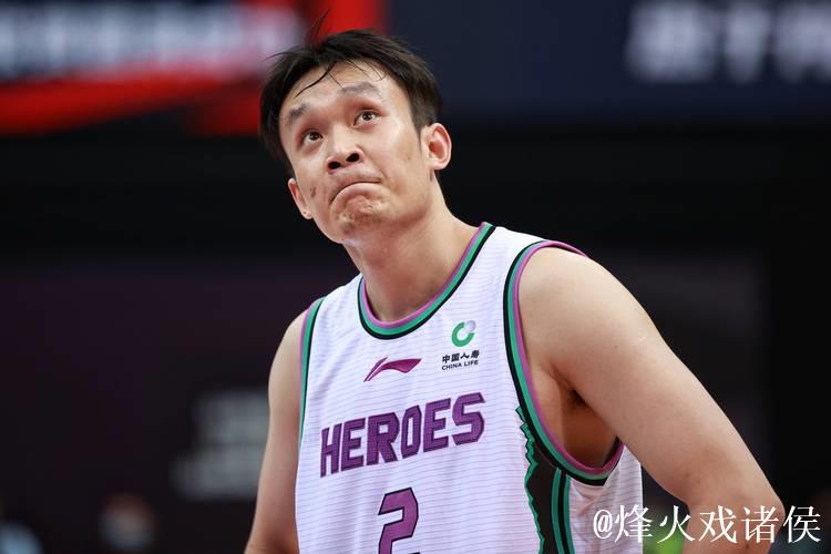 CBA 经典回顾:无所不能的丁彦雨航! CBA 经典回顾:无所不能的丁彦雨航!